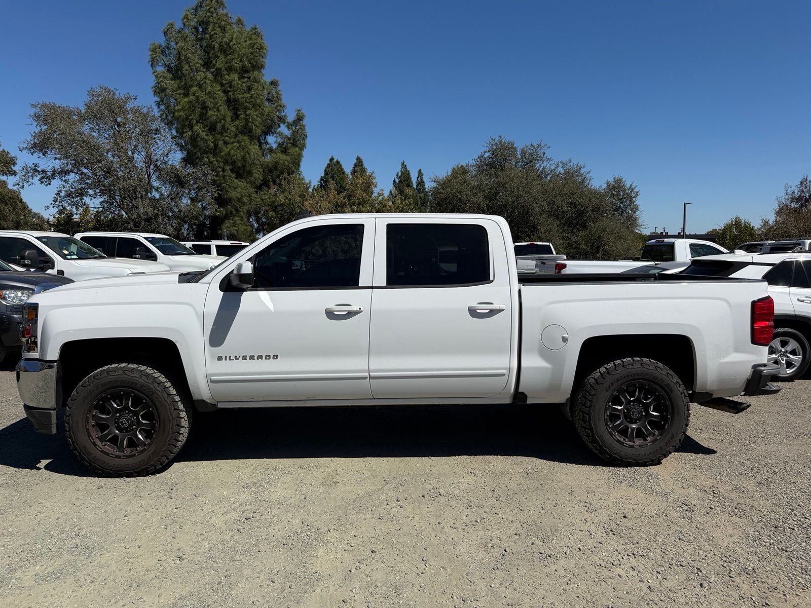 chevrolet silverado 1500 2018 3GCUKREC0JG271592 image chevrolet silverado 1500 2018 3GCUKREC0JG271592 image